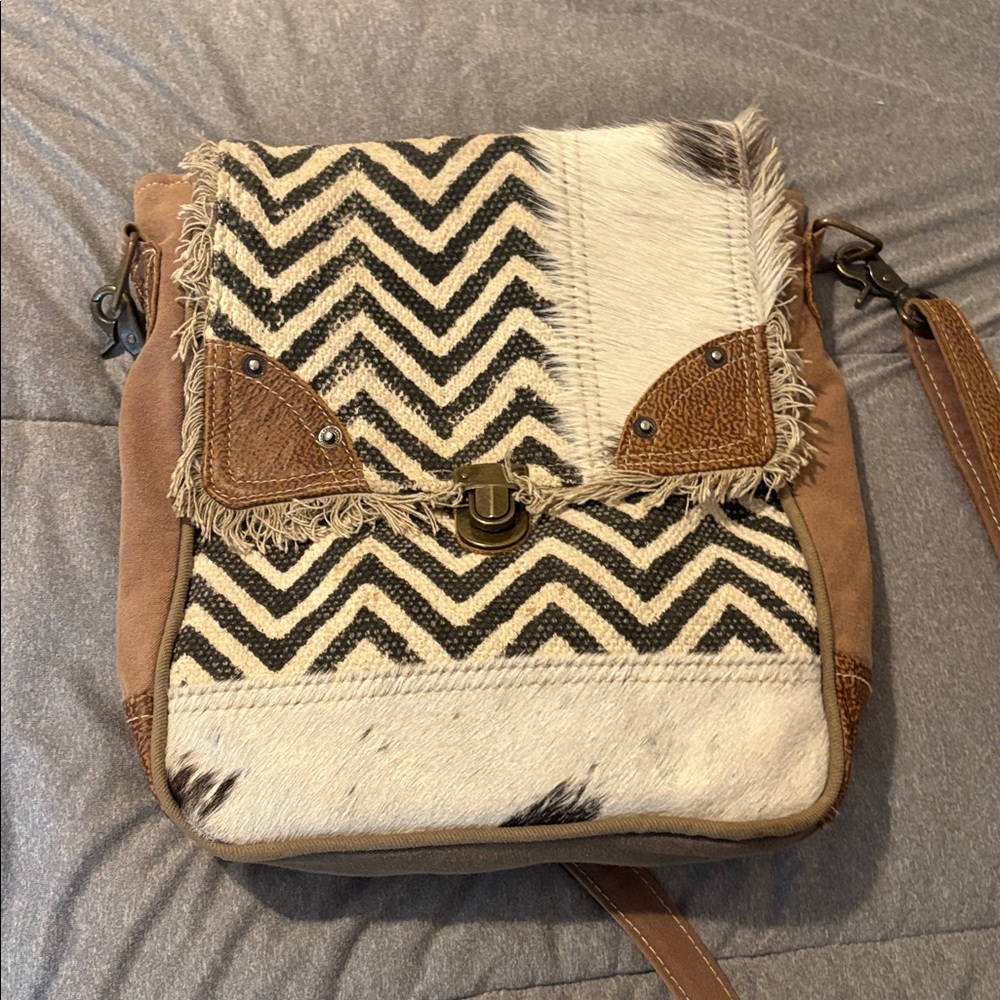 Myra Bag Zigzag Patterned Shoulder Bag